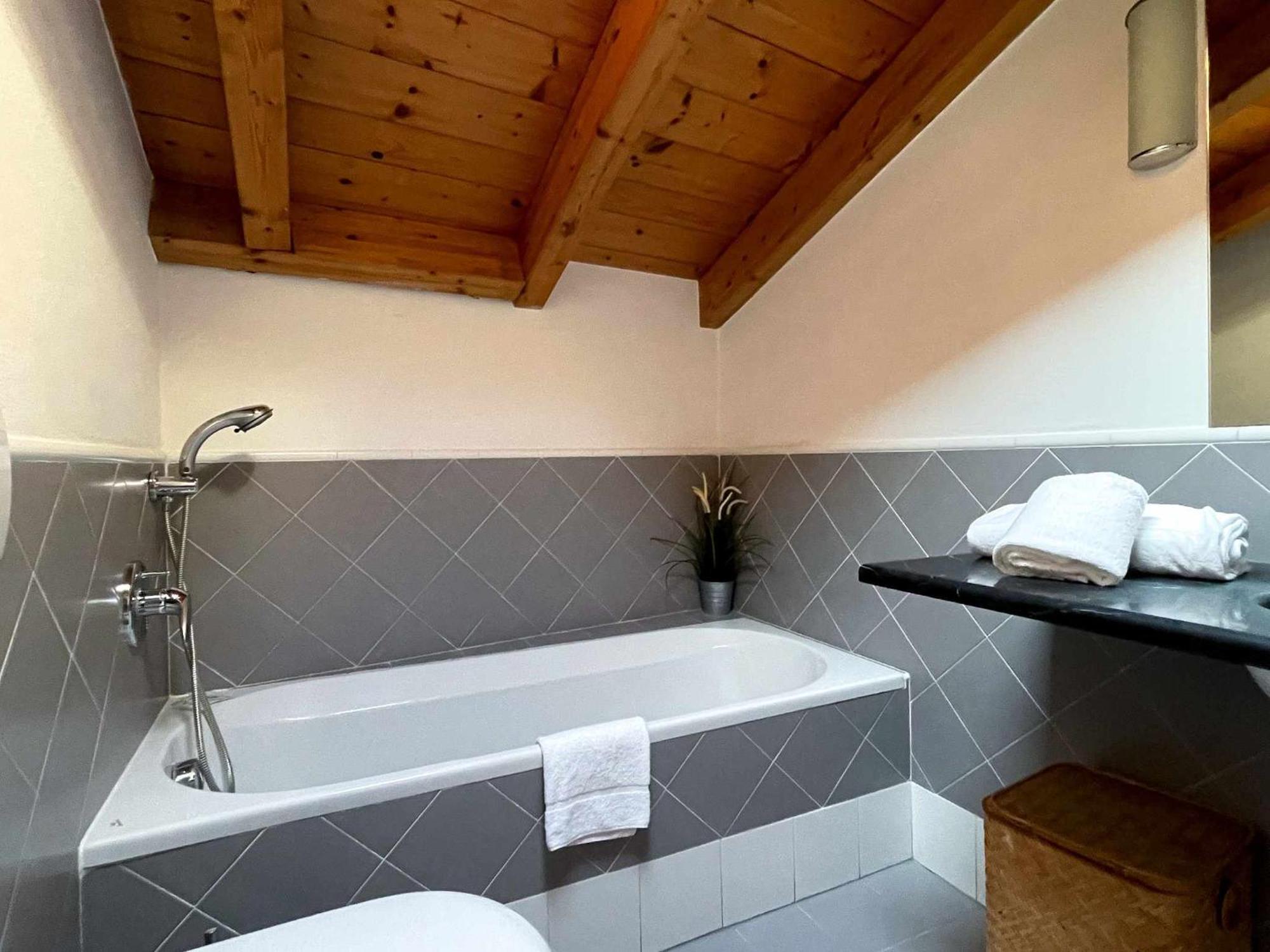 Plinio Center Town Apartment Беладжо Екстериор снимка
